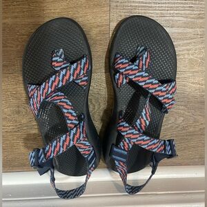 Women’s Chacos Size 9